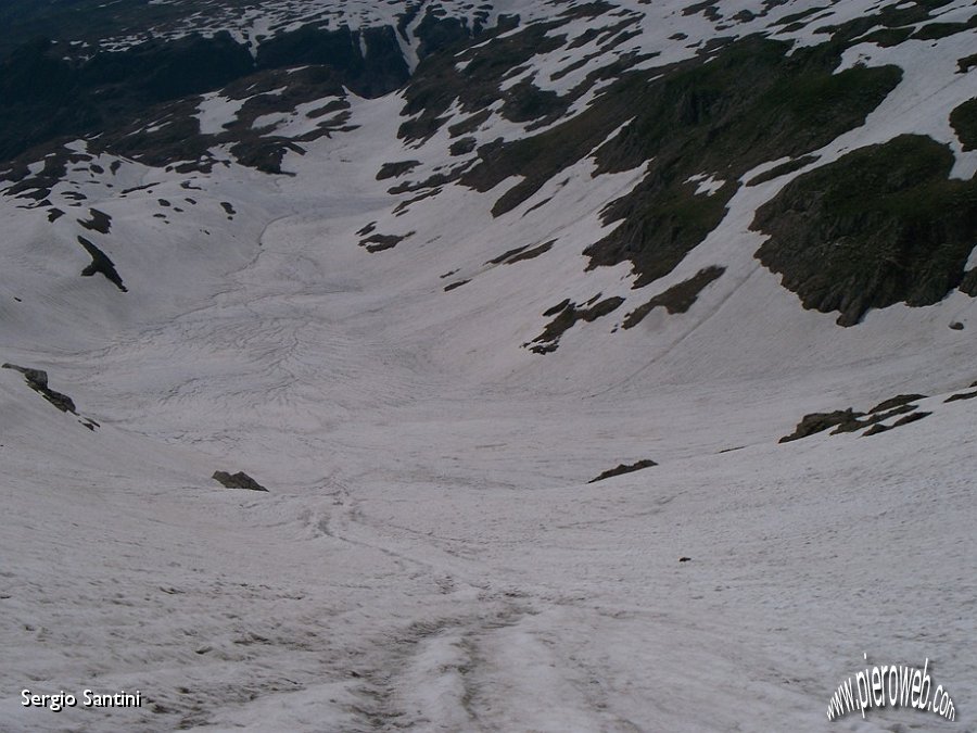 32 Sotto il P. Valsecca ancora pieno di neve.JPG